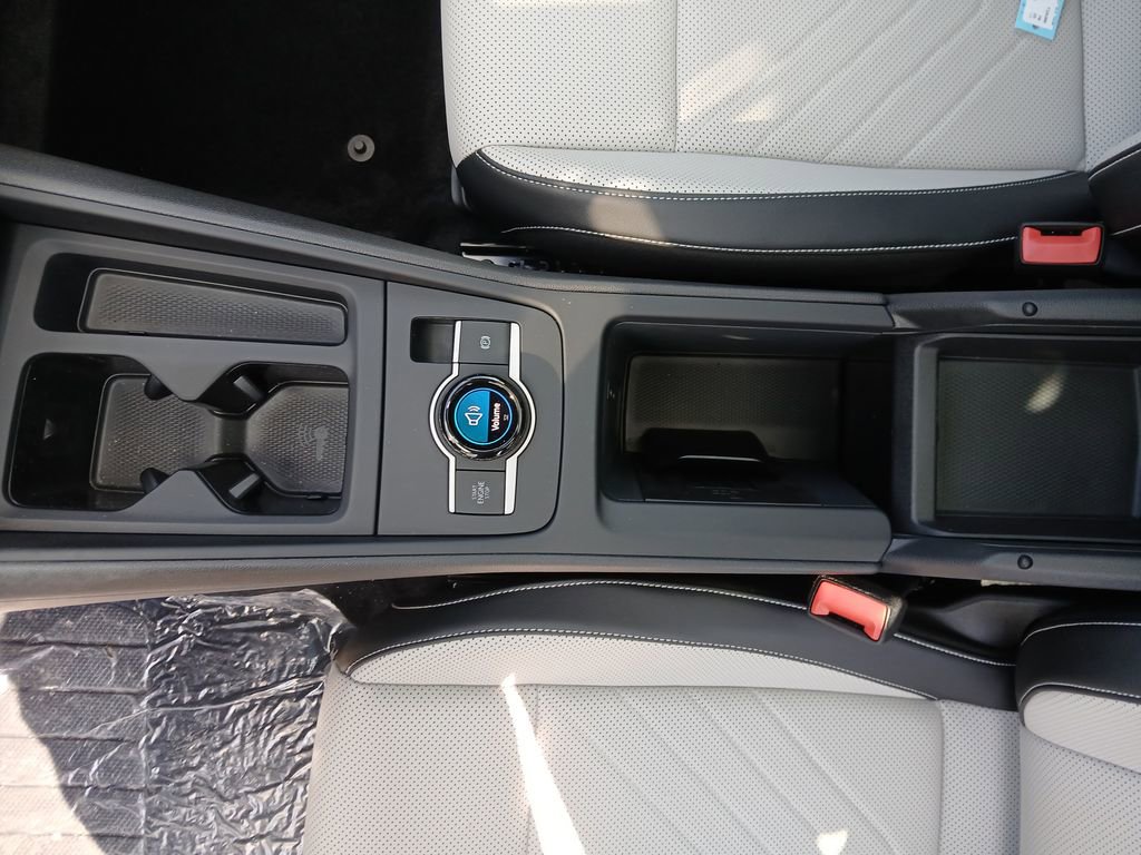 New 2025 Volkswagen Tiguan SE image 25