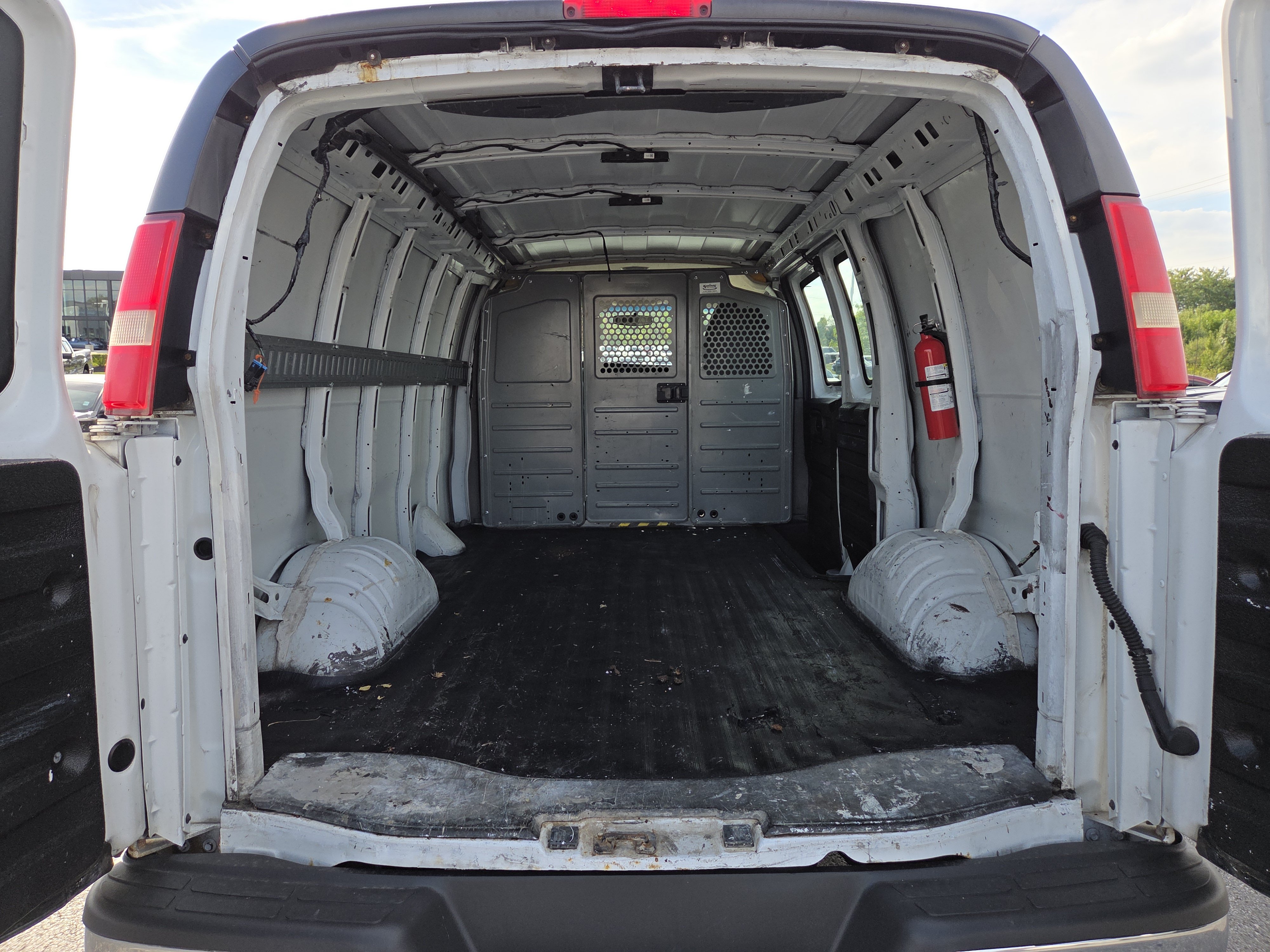 Used 2015 GMC Savana 2500 RWD image 7