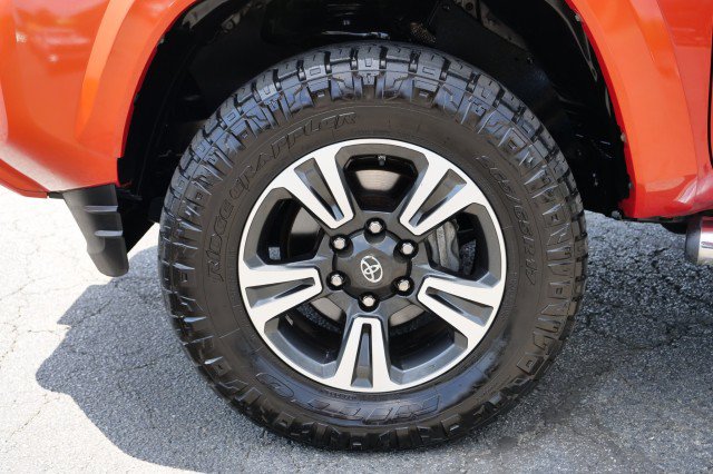 Used 2017 Toyota Tacoma TRD Sport w/ Premium & Technology Package AWD/4WD image 12