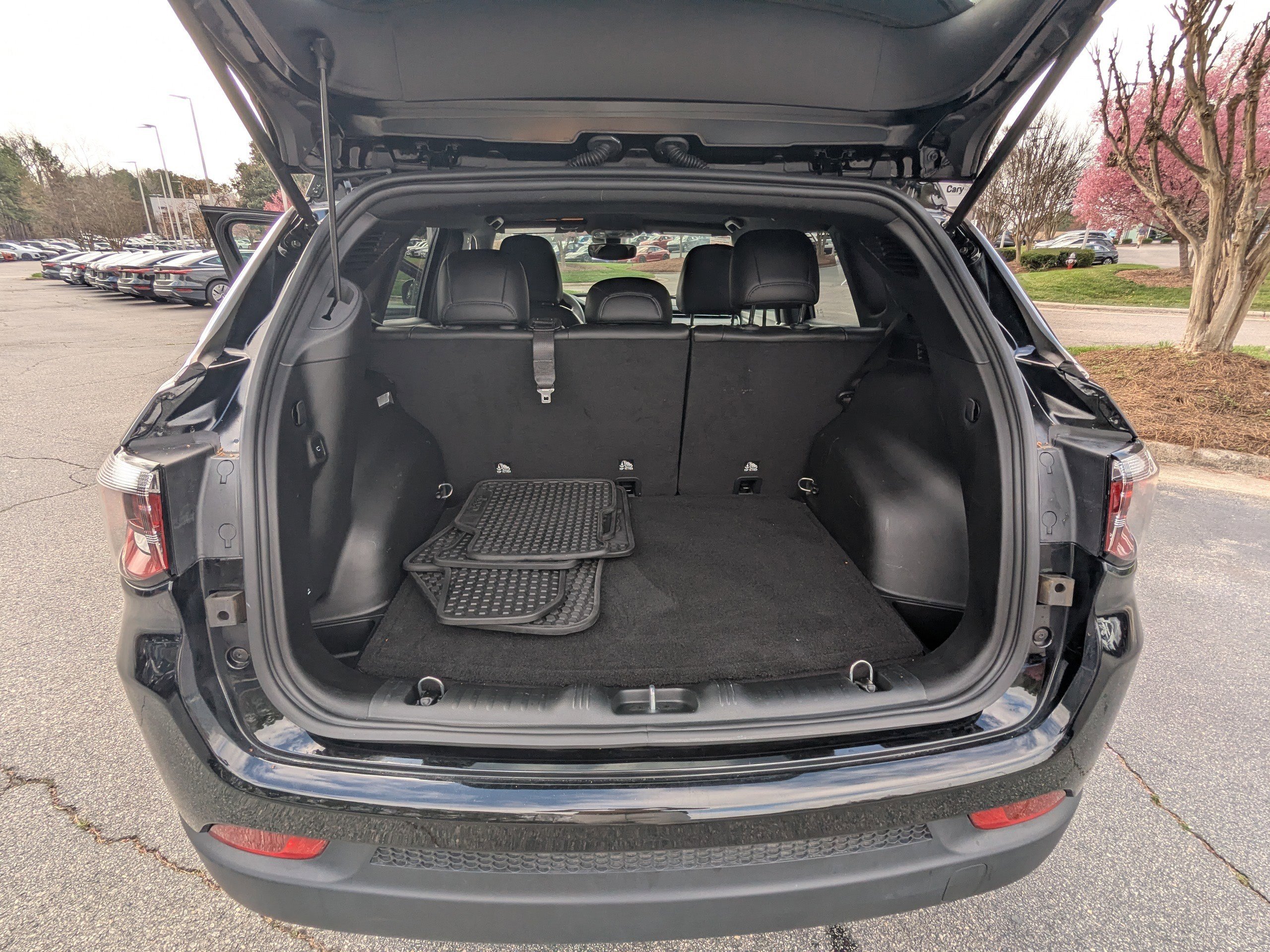 Used 2023 Jeep Compass Latitude w/ Convenience Group image 14