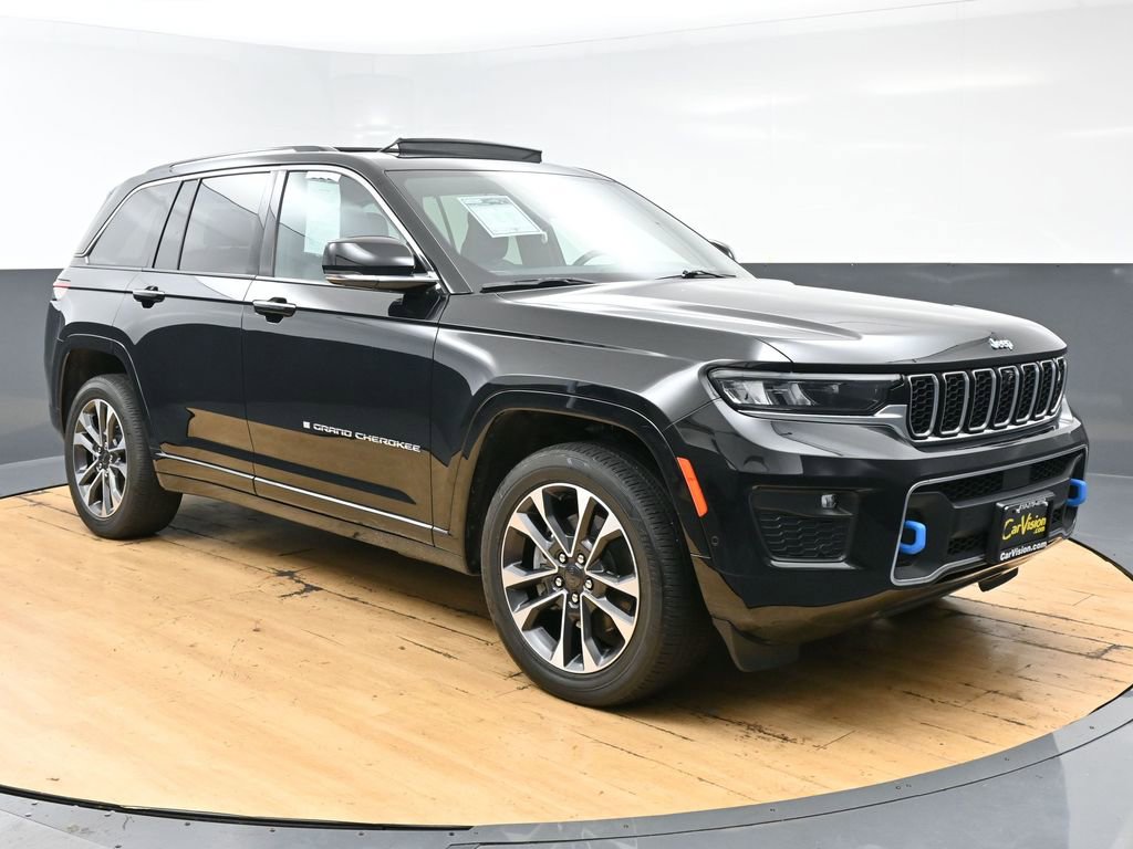 Used 2023 Jeep Grand Cherokee Overland w/ Advanced Protech Group III AWD/4WD image 3