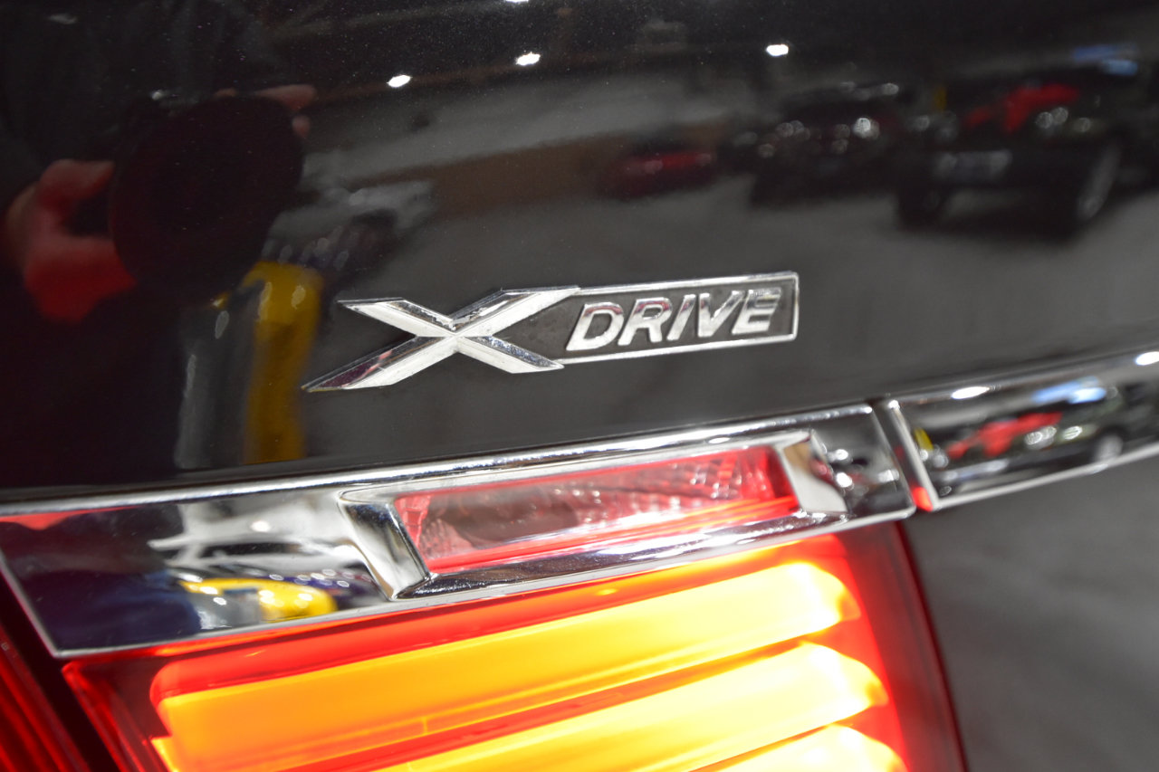 Used 2013 BMW 750i xDrive image 9