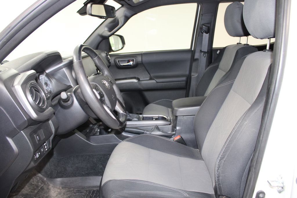 Used 2022 Toyota Tacoma TRD Off-Road w/ Technology Package image 19