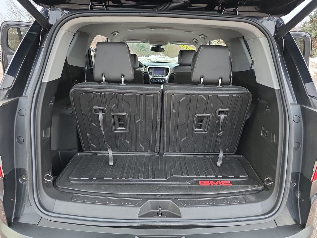 Certified 2023 GMC Acadia SLT w/ Preferred Package image 13