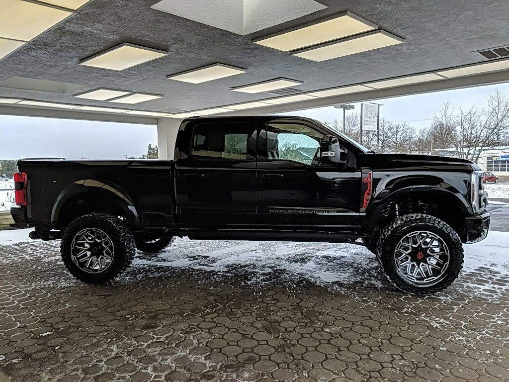 New 2026 Ford F250 Lariat w/ Black Appearance Package image 4