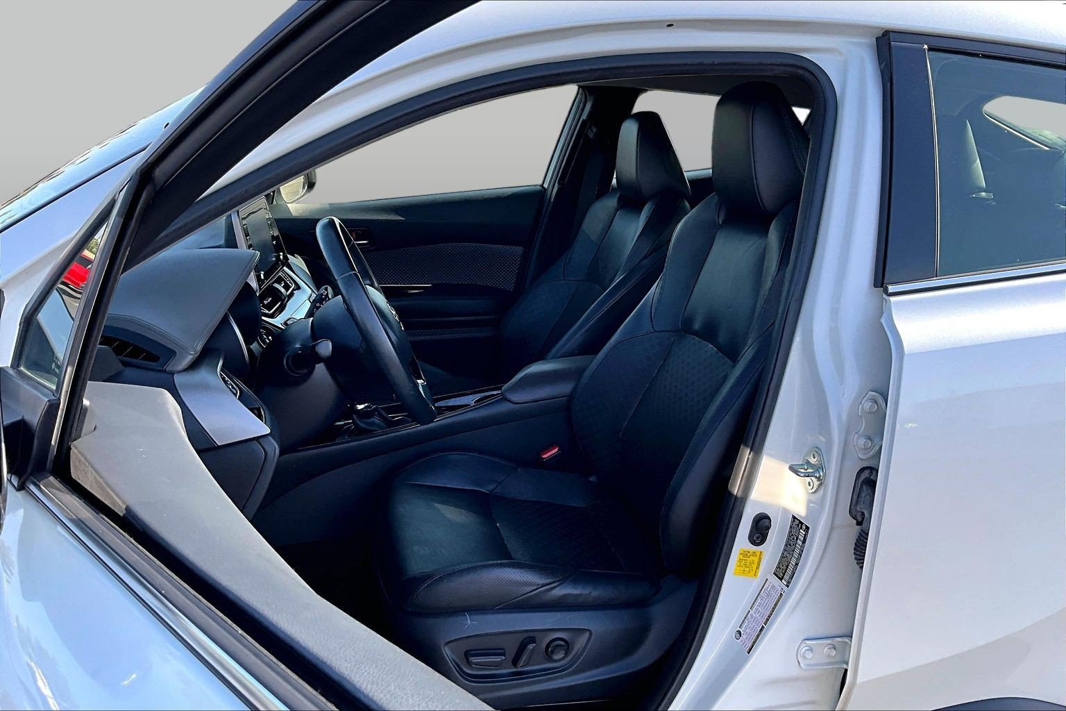 Used 2020 Toyota C-HR Limited FWD image 23