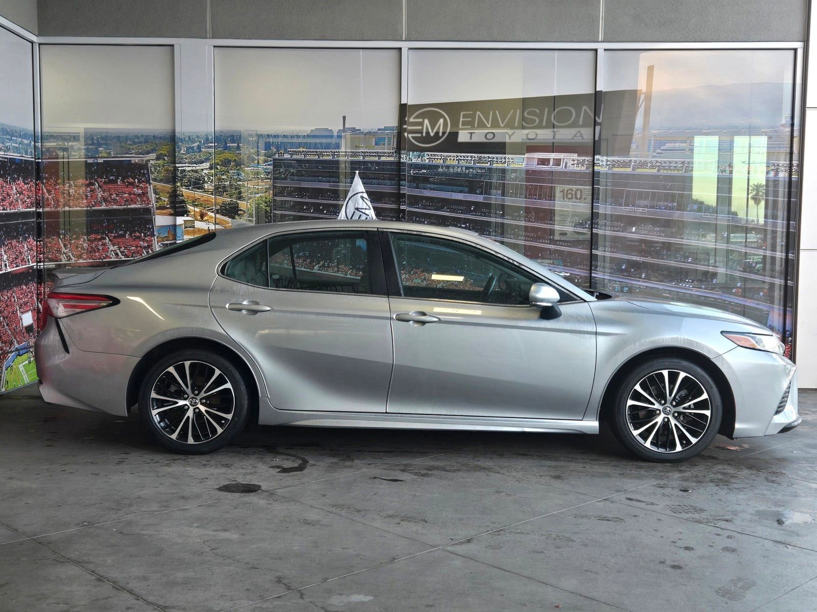 Used 2019 Toyota Camry SE w/ Audio Package image 3