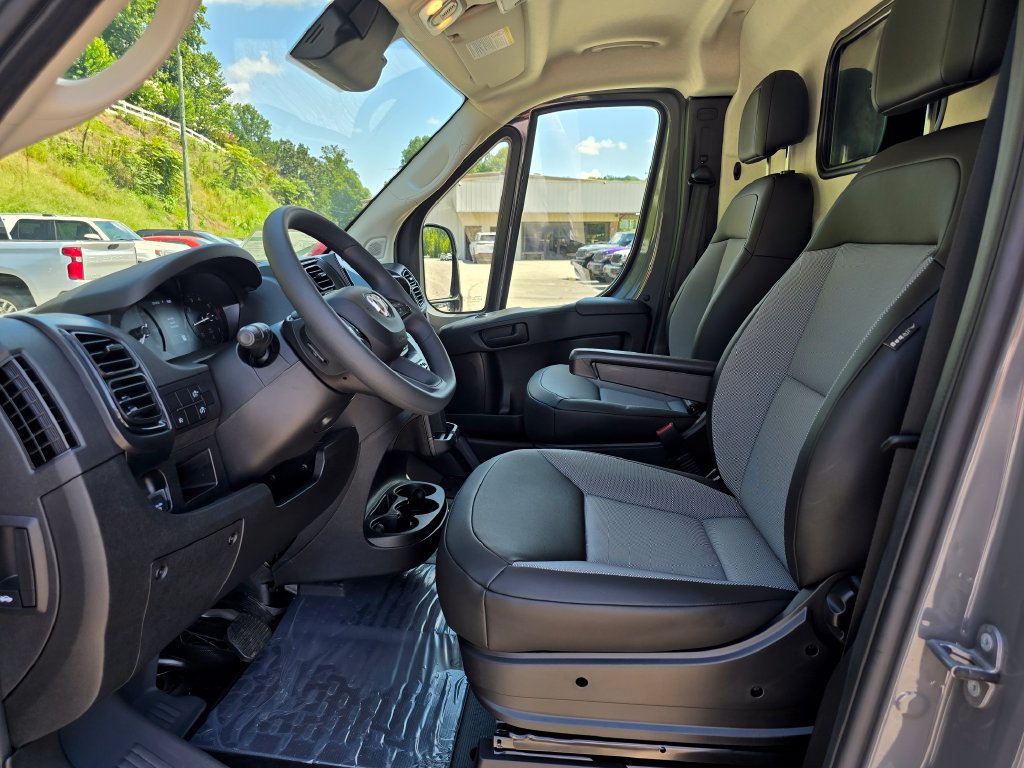 New 2026 RAM ProMaster 2500 w/ Convenience Group FWD image 4