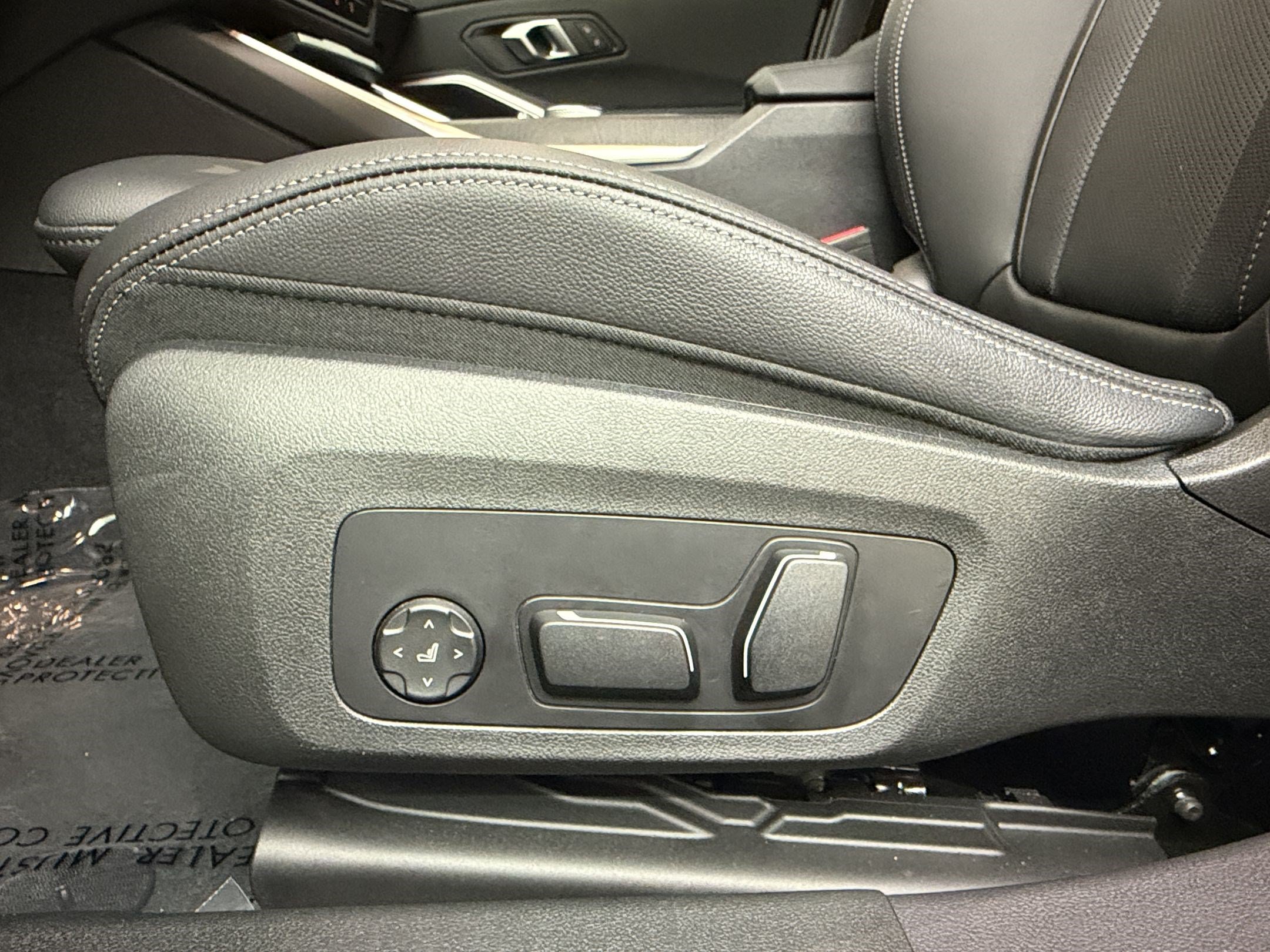 Certified 2024 BMW 330i Sedan w/ Convenience Package RWD image 15