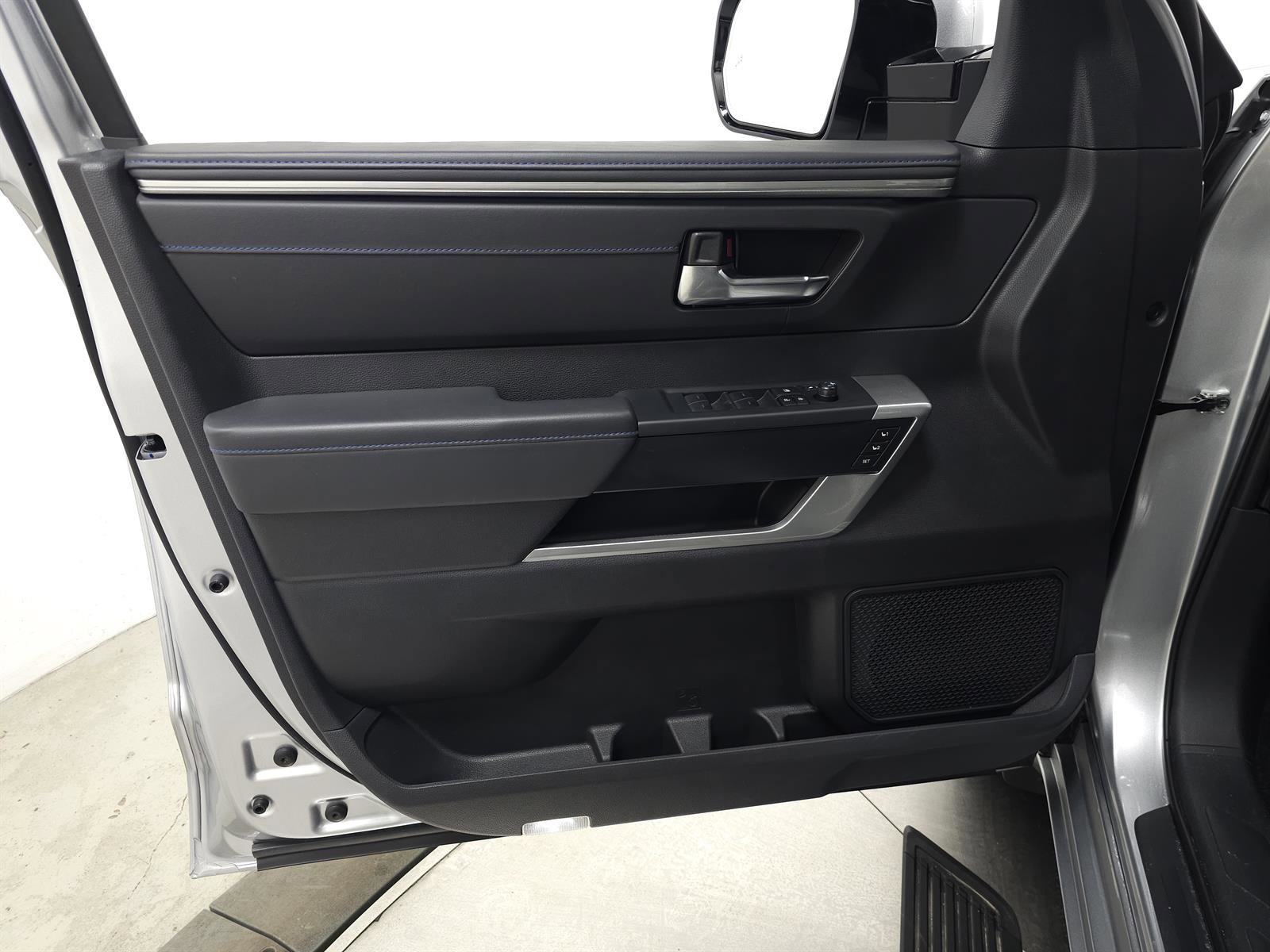 Used 2025 Toyota Sequoia Platinum image 15