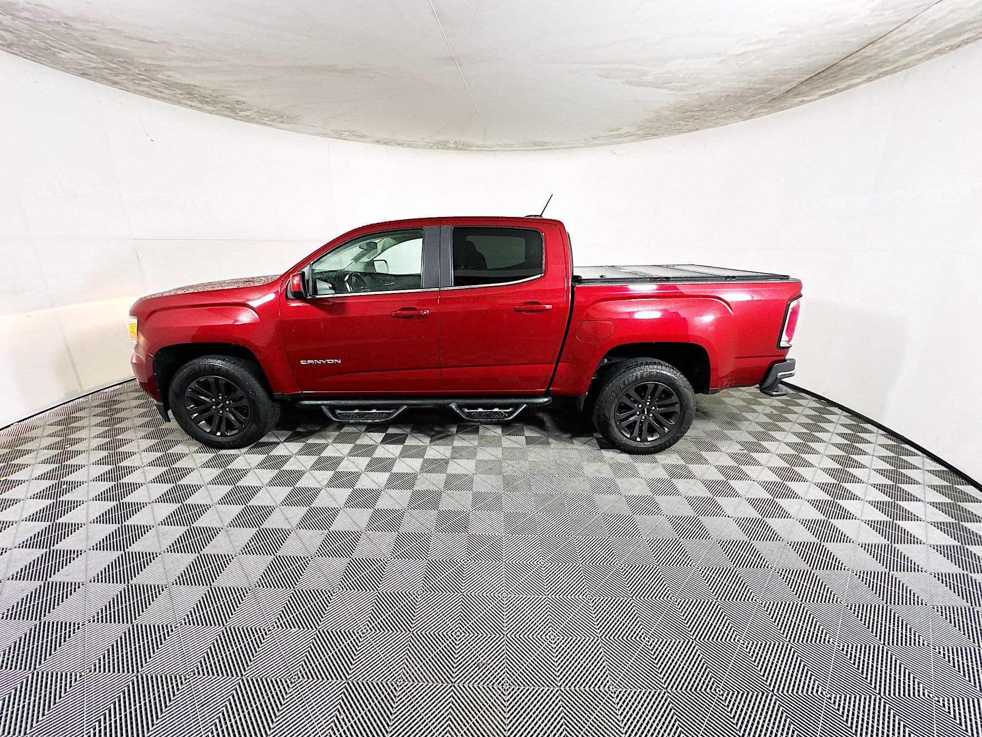 Used 2020 GMC Canyon SLE w/ Elevation Edition RWD image 6