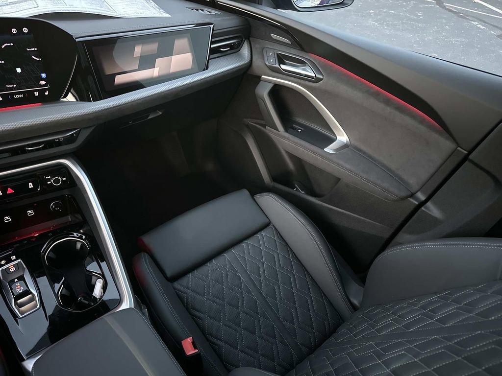 New 2025 Audi SQ5 Prestige image 30