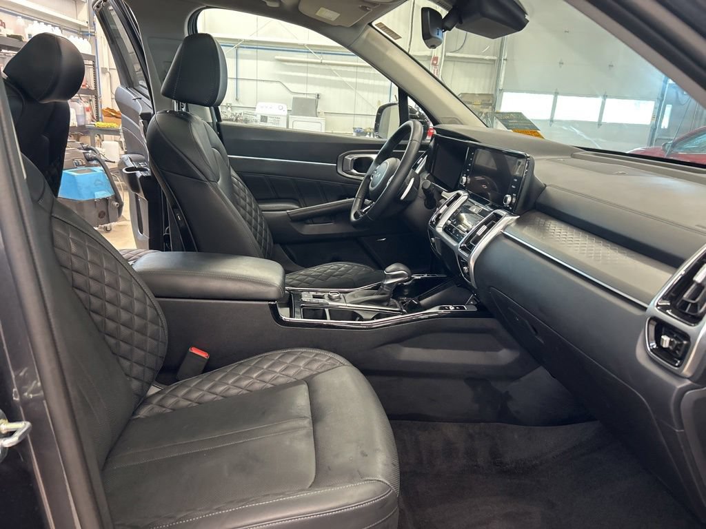 Used 2023 Kia Sorento SX AWD/4WD image 17