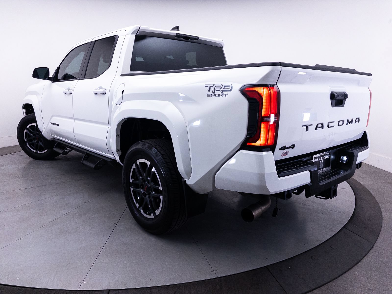 Used 2024 Toyota Tacoma TRD Sport AWD/4WD image 4
