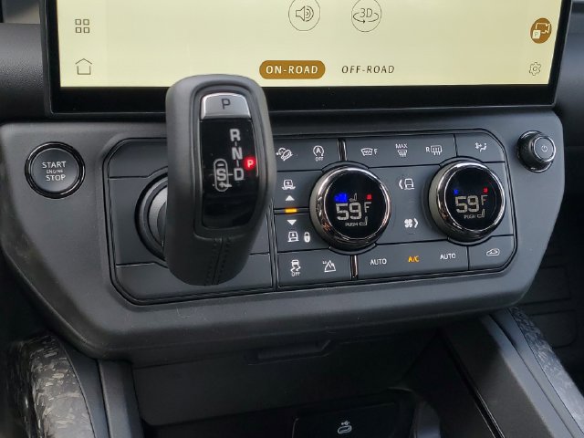 New 2026 Land Rover Defender 110 AWD/4WD image 34