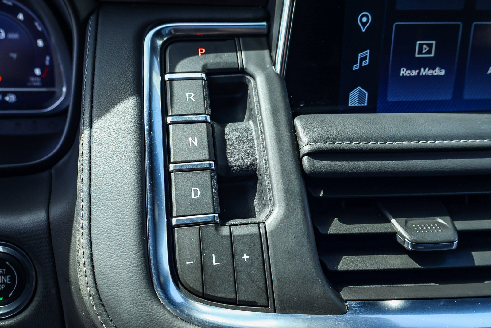 Used 2023 Chevrolet Suburban Z71 w/ Off-Road Capability Package AWD/4WD image 11