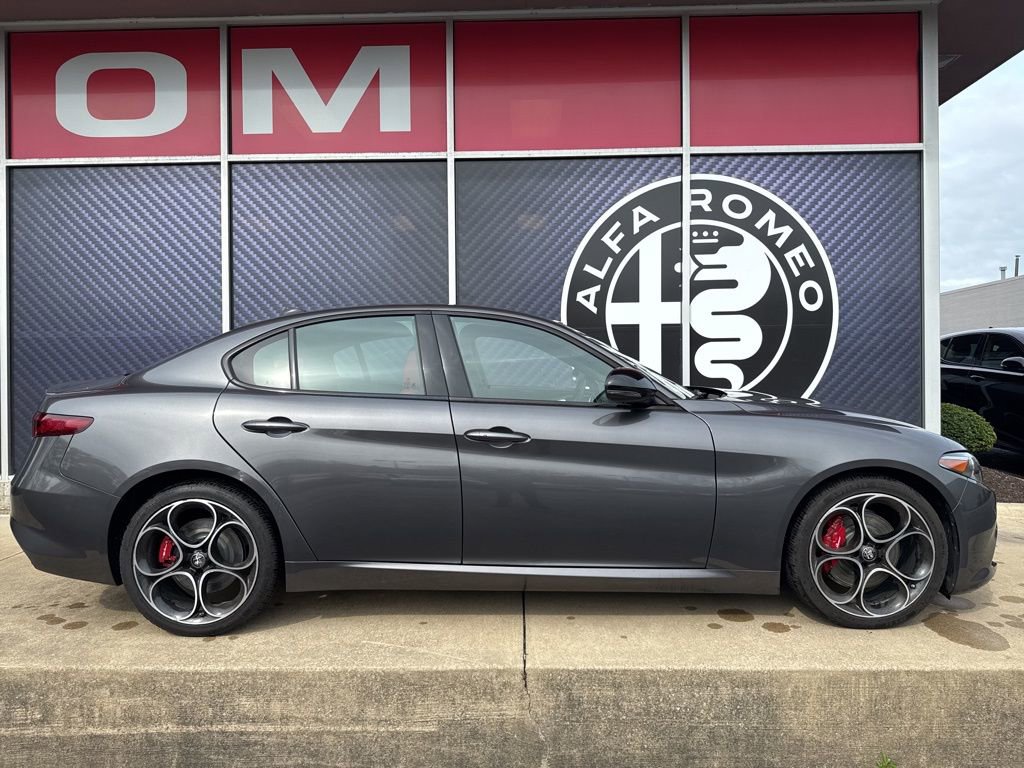 Used 2022 Alfa Romeo Giulia Veloce image 4