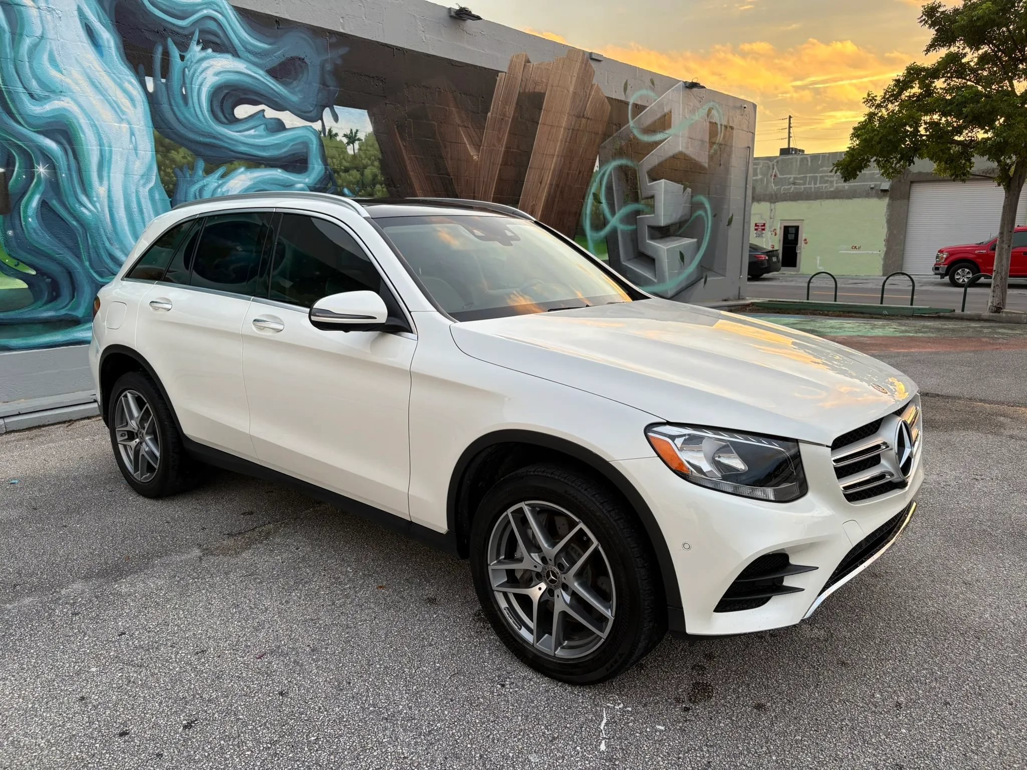 Used 2017 Mercedes-Benz GLC 300 4MATIC image 5