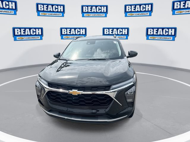 Used 2026 Chevrolet Trax LT FWD image 4