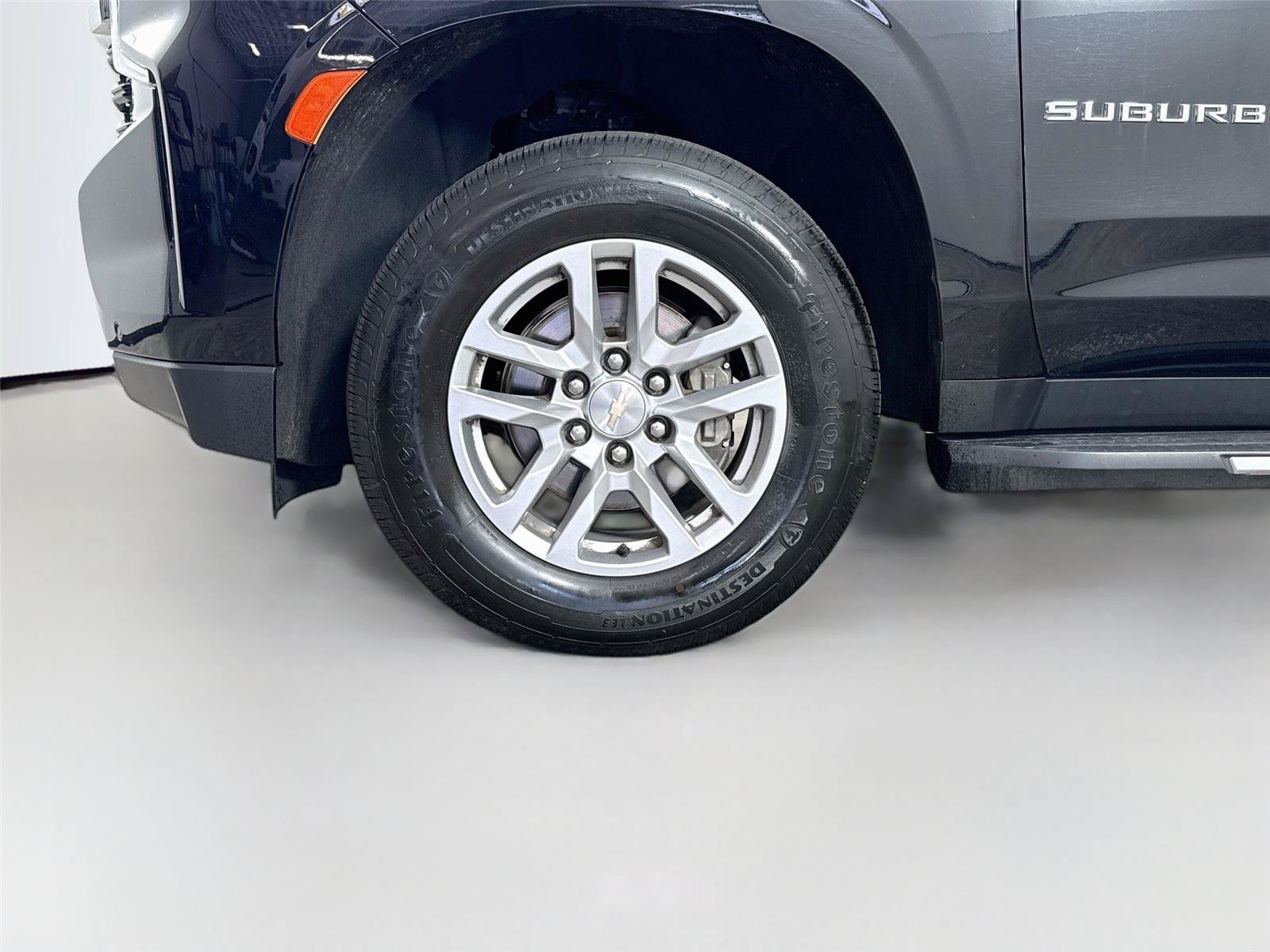Used 2024 Chevrolet Suburban LS RWD image 16