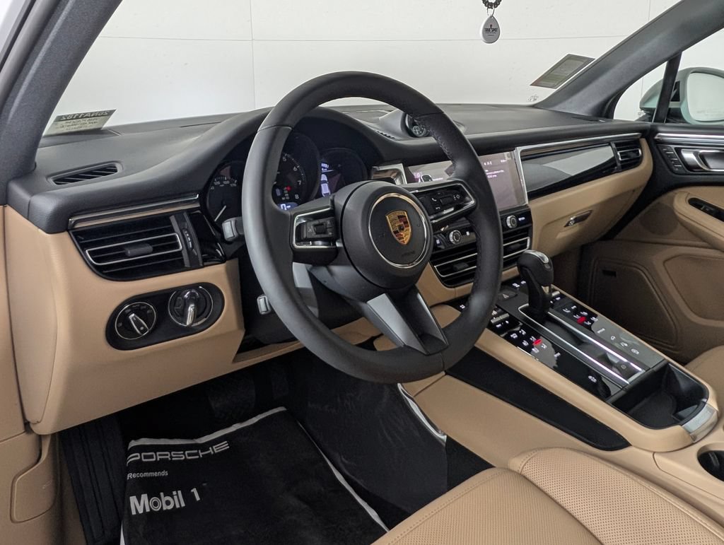 New 2026 Porsche Macan AWD/4WD image 4