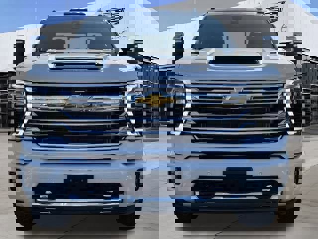 Used 2024 Chevrolet Silverado 2500 High Country w/ Technology Package image 4