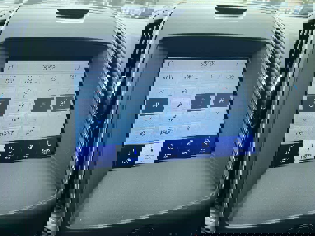 Used 2020 Ford Edge SE image 18