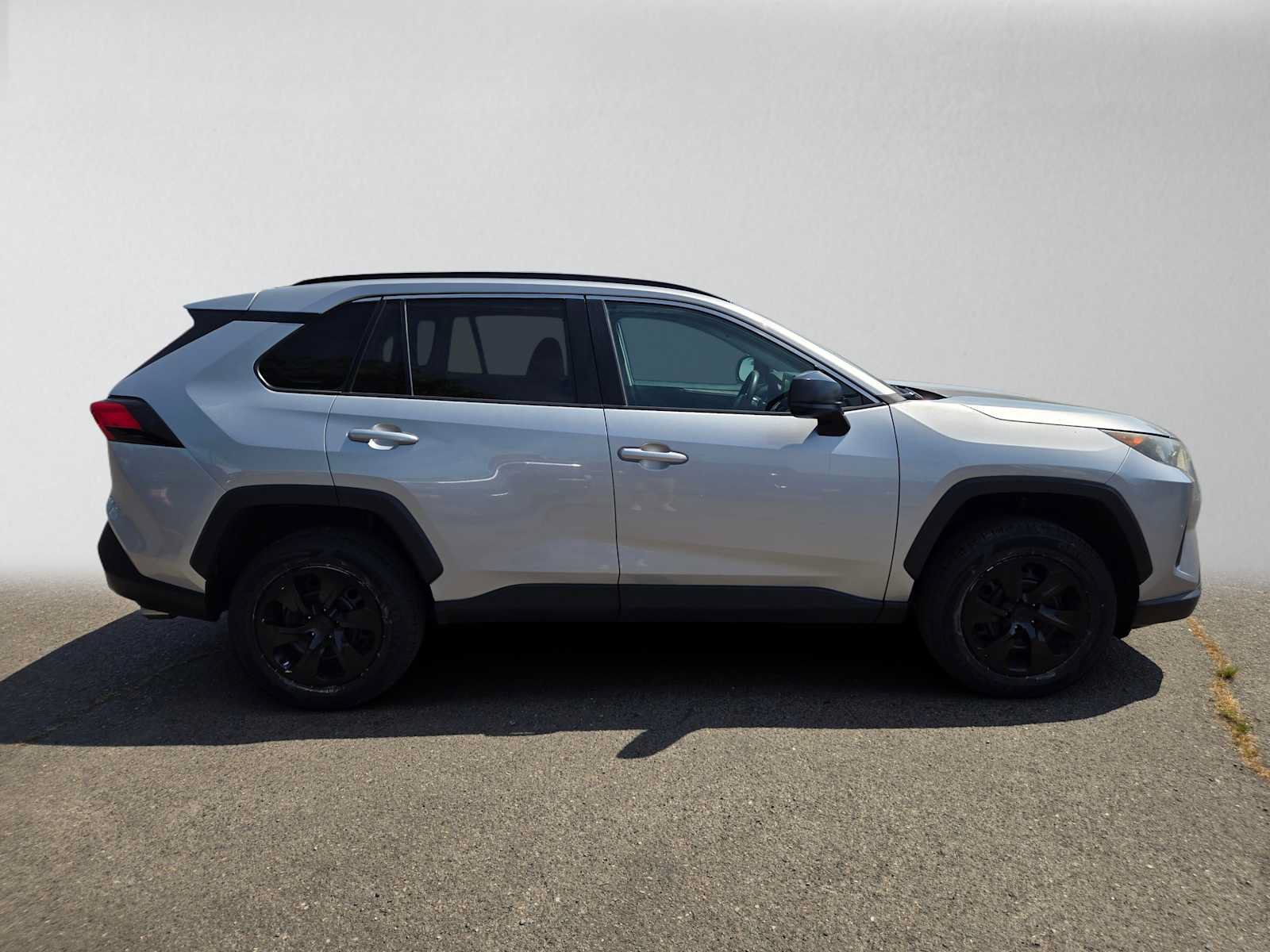 Certified 2021 Toyota RAV4 LE AWD/4WD image 2