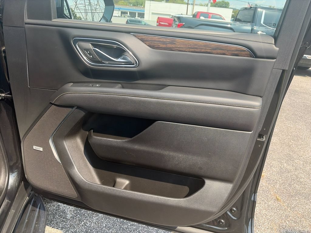 Used 2024 Chevrolet Suburban Premier w/ Premium Package AWD/4WD image 21