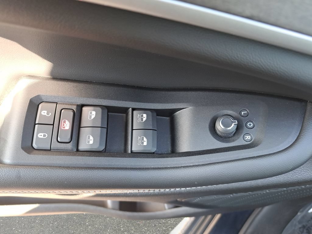Certified 2023 Jeep Grand Cherokee Limited w/ Luxury Tech Group II AWD/4WD image 28