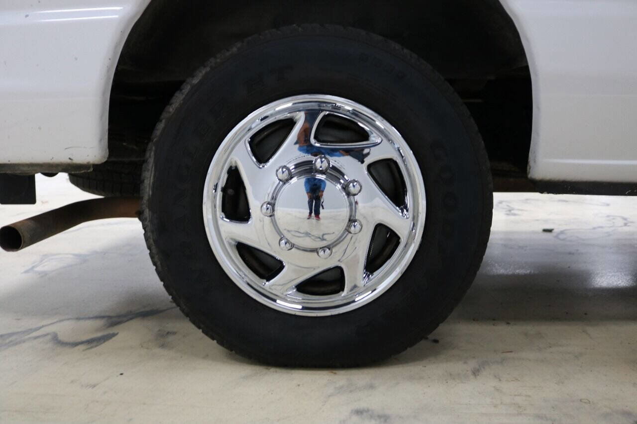 Used 2014 Ford E-150 and Econoline 150 w/ Power Group image 18