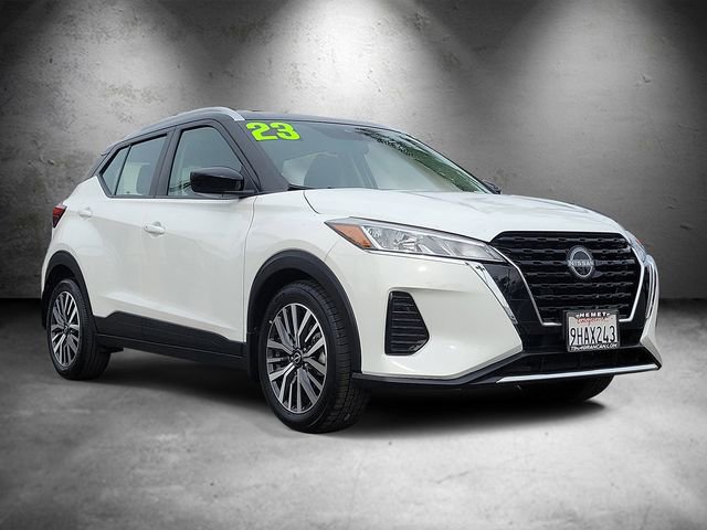 Used 2023 Nissan Kicks SV image 2