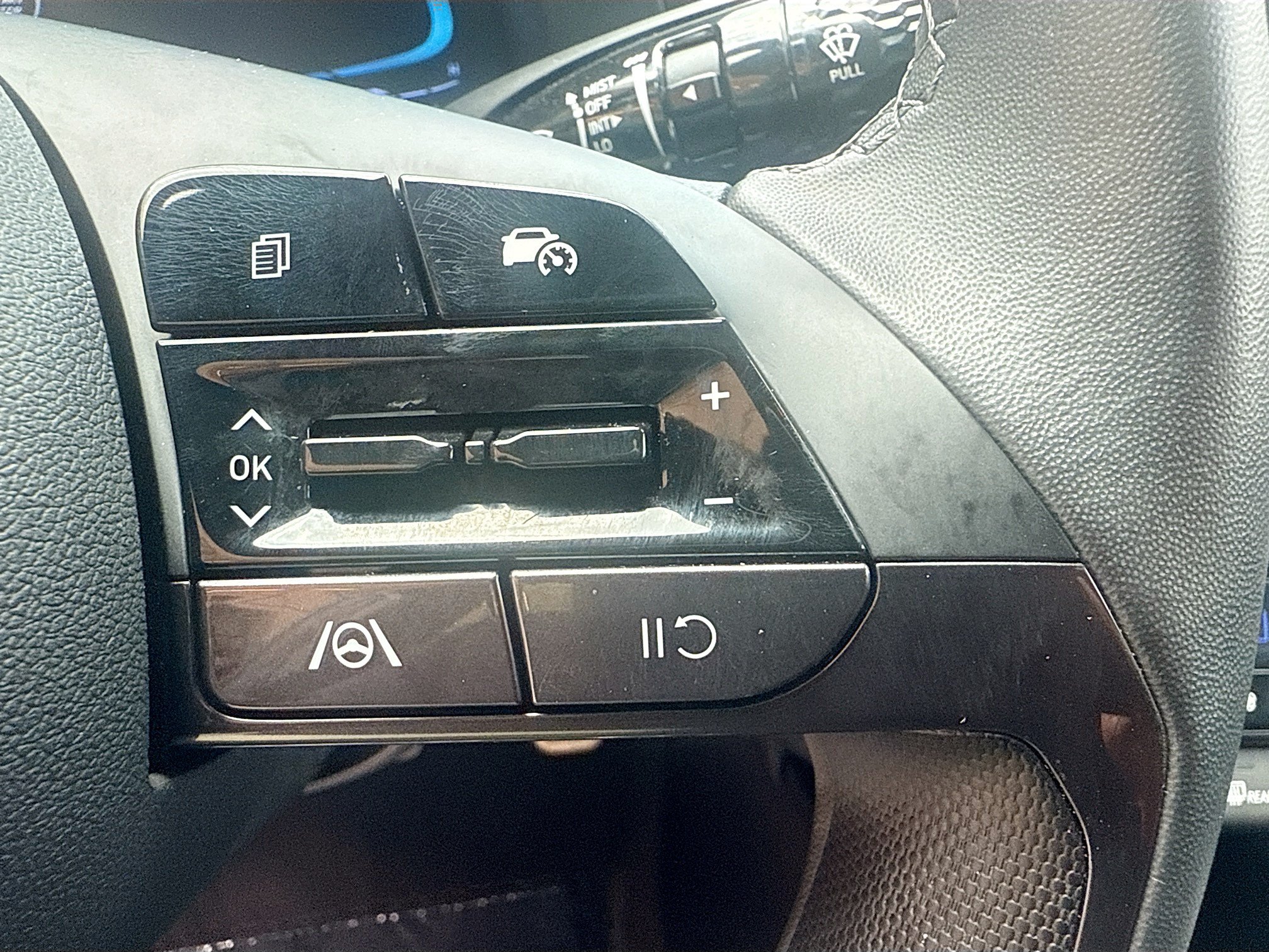Used 2026 Hyundai Elantra Sport FWD image 36