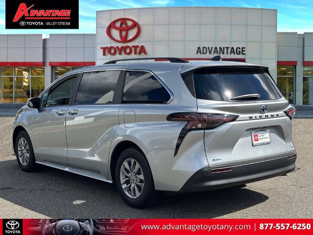 Used 2025 Toyota Sienna XLE FWD image 10