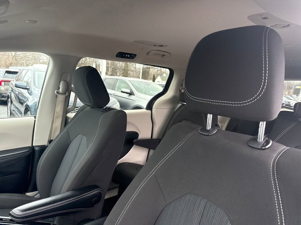 Used 2023 Chrysler Voyager LX FWD image 17