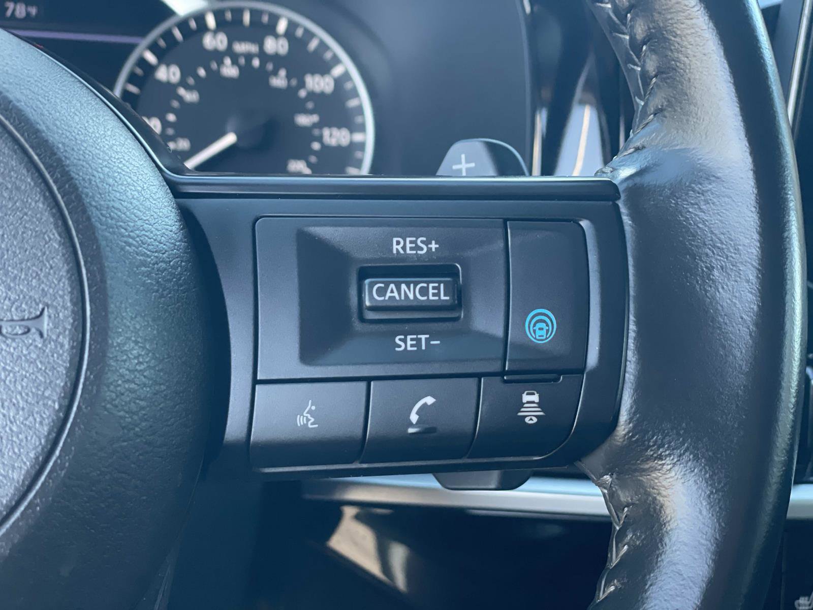 Used 2024 Nissan Pathfinder SV image 9