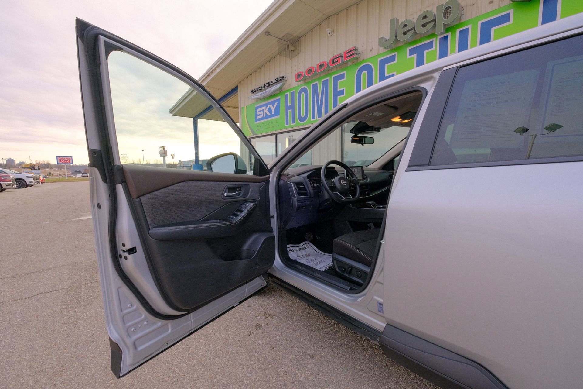 Used 2023 Nissan Rogue SV image 25