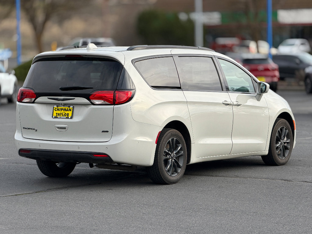 Used 2020 Chrysler Pacifica Touring-L w/ Advanced Safetytec Group image 18