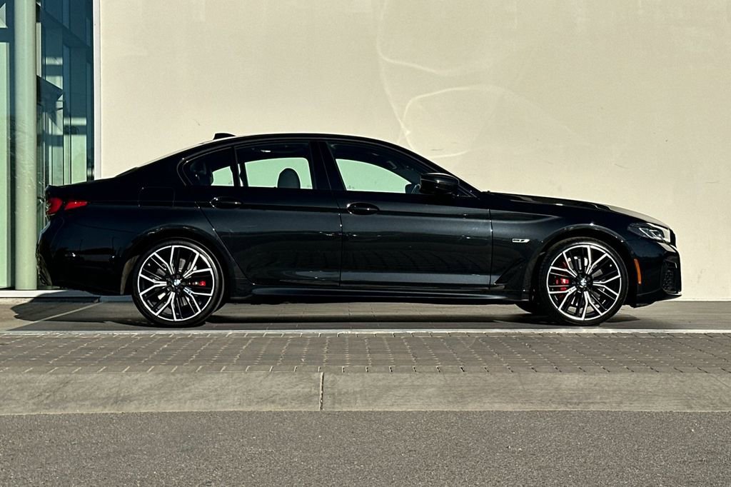 Used 2023 BMW 530e w/ Executive Package image 2