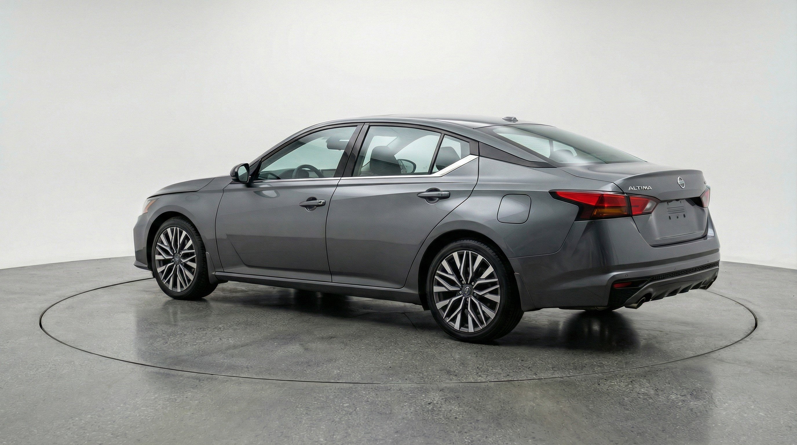 Used 2025 Nissan Altima 2.5 SV image 6