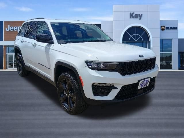 Used 2023 Jeep Grand Cherokee Limited w/ Black Appearance Package AWD/4WD image 8