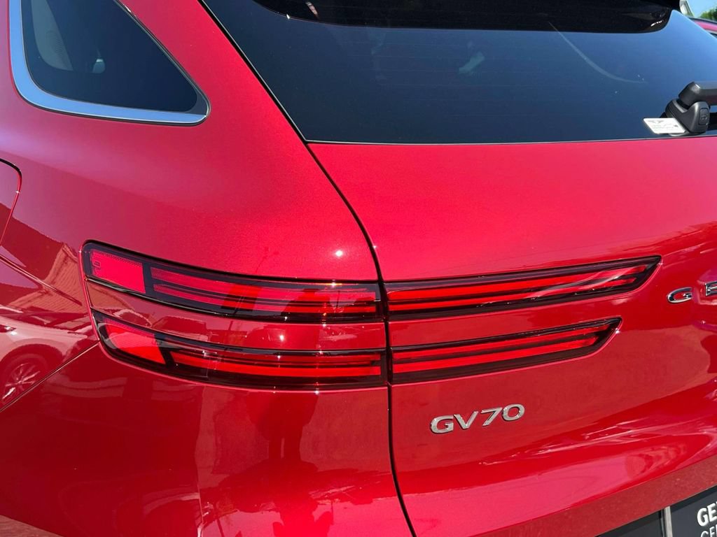 Certified 2026 Genesis GV70 2.5T Advanced AWD/4WD image 10