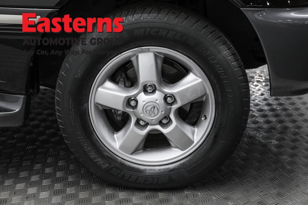 Used 2005 Toyota Land Cruiser AWD/4WD image 34