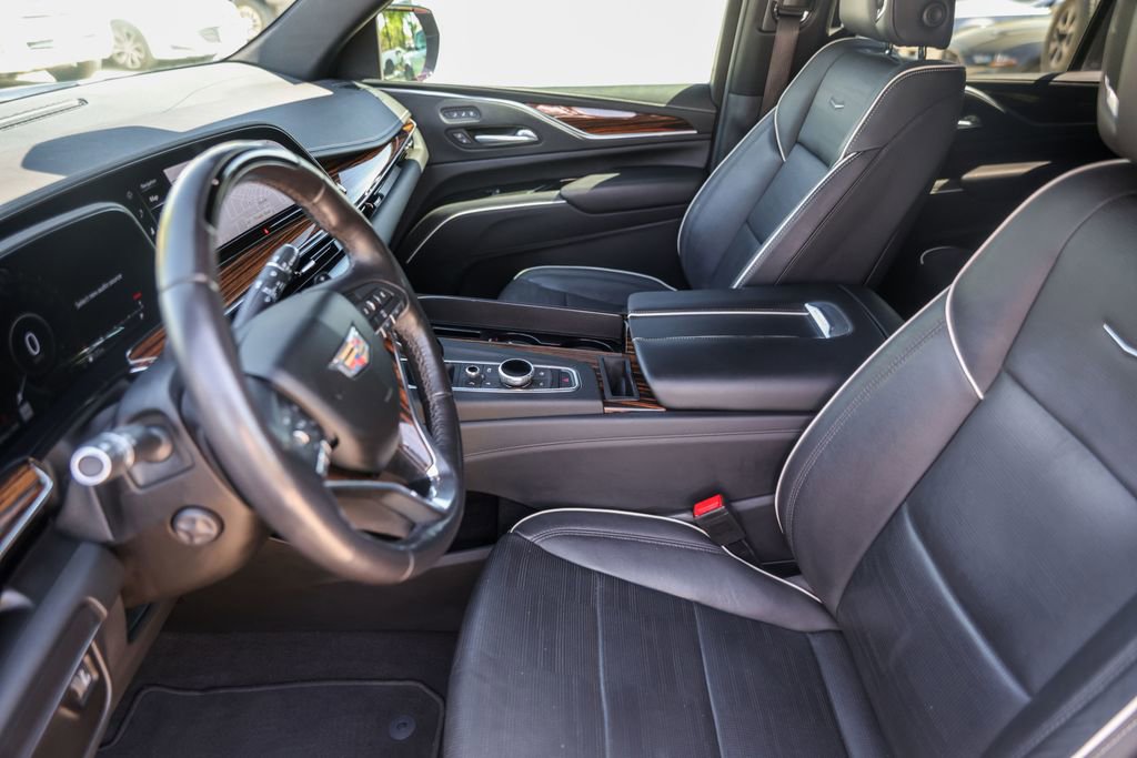 Used 2023 Cadillac Escalade Premium Luxury image 9