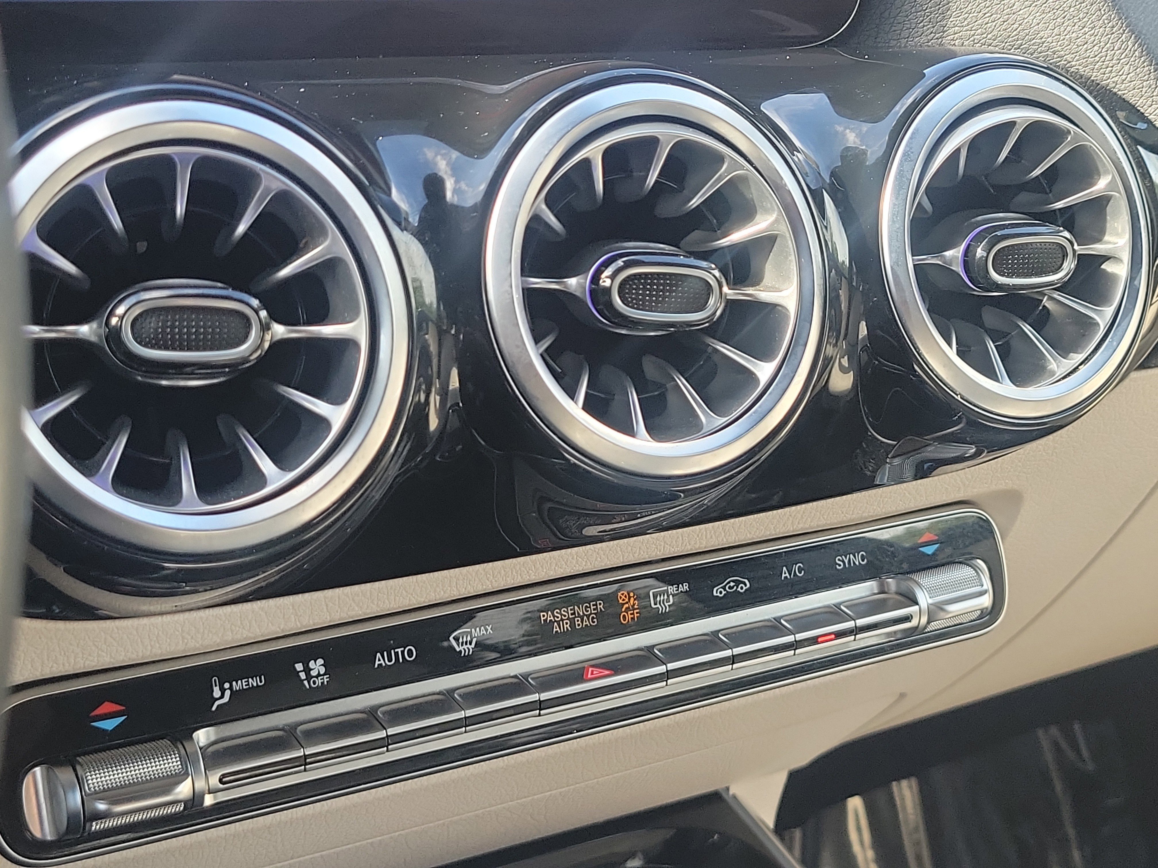 Used 2025 Mercedes-Benz GLA 250 image 28