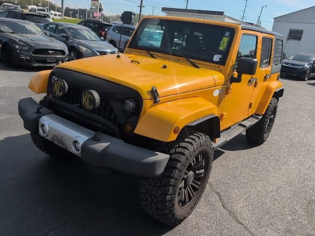 Used 2013 Jeep Wrangler Unlimited Sahara w/ Dual Top Group AWD/4WD image 4