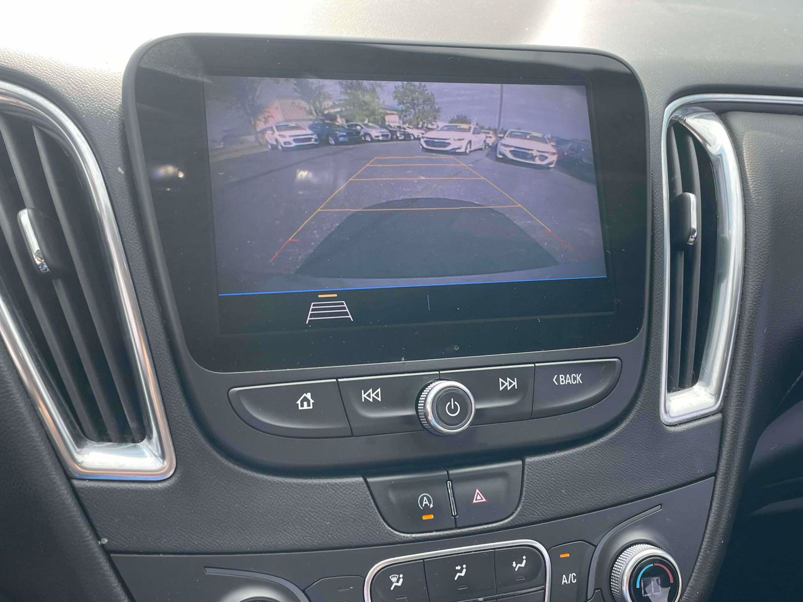 Used 2020 Chevrolet Malibu LT w/ Leather Package FWD image 19