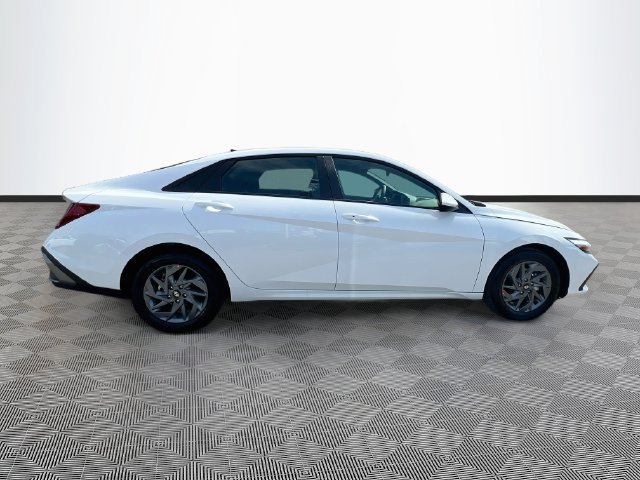 New 2026 Hyundai Elantra Hybrid FWD image 8