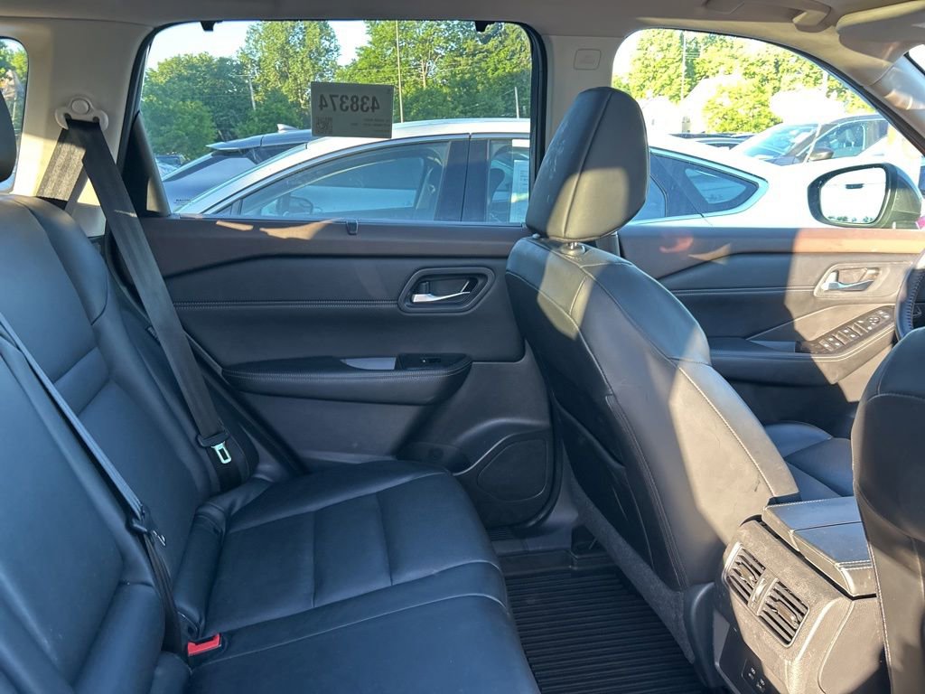 Used 2022 Nissan Rogue SV w/ SV Premium Package AWD/4WD image 12