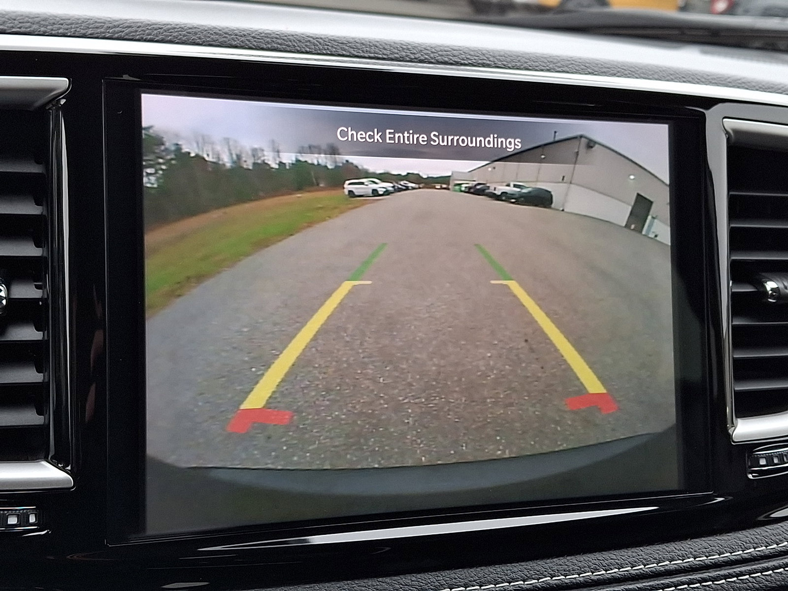 Used 2024 Chrysler Pacifica Select image 24